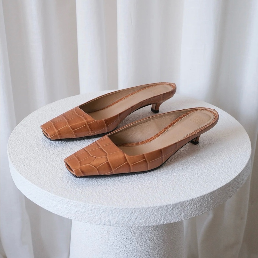 Toteme The Mule Croc-Embossed Flats - Picture 4 of 10